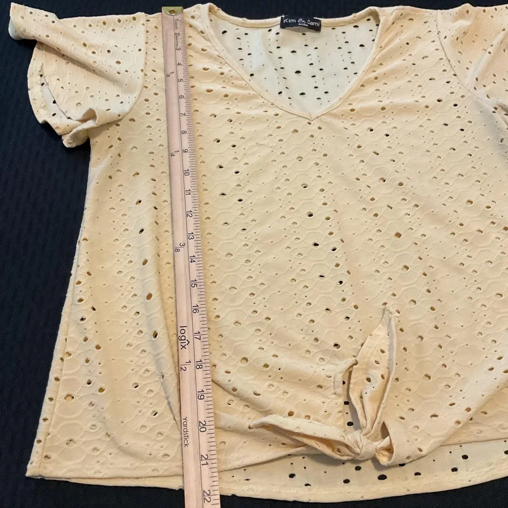 Kim‎ & Cami Shirt Womens Medium Yellow Eyelet Flutter Sleeve Tie Front Top